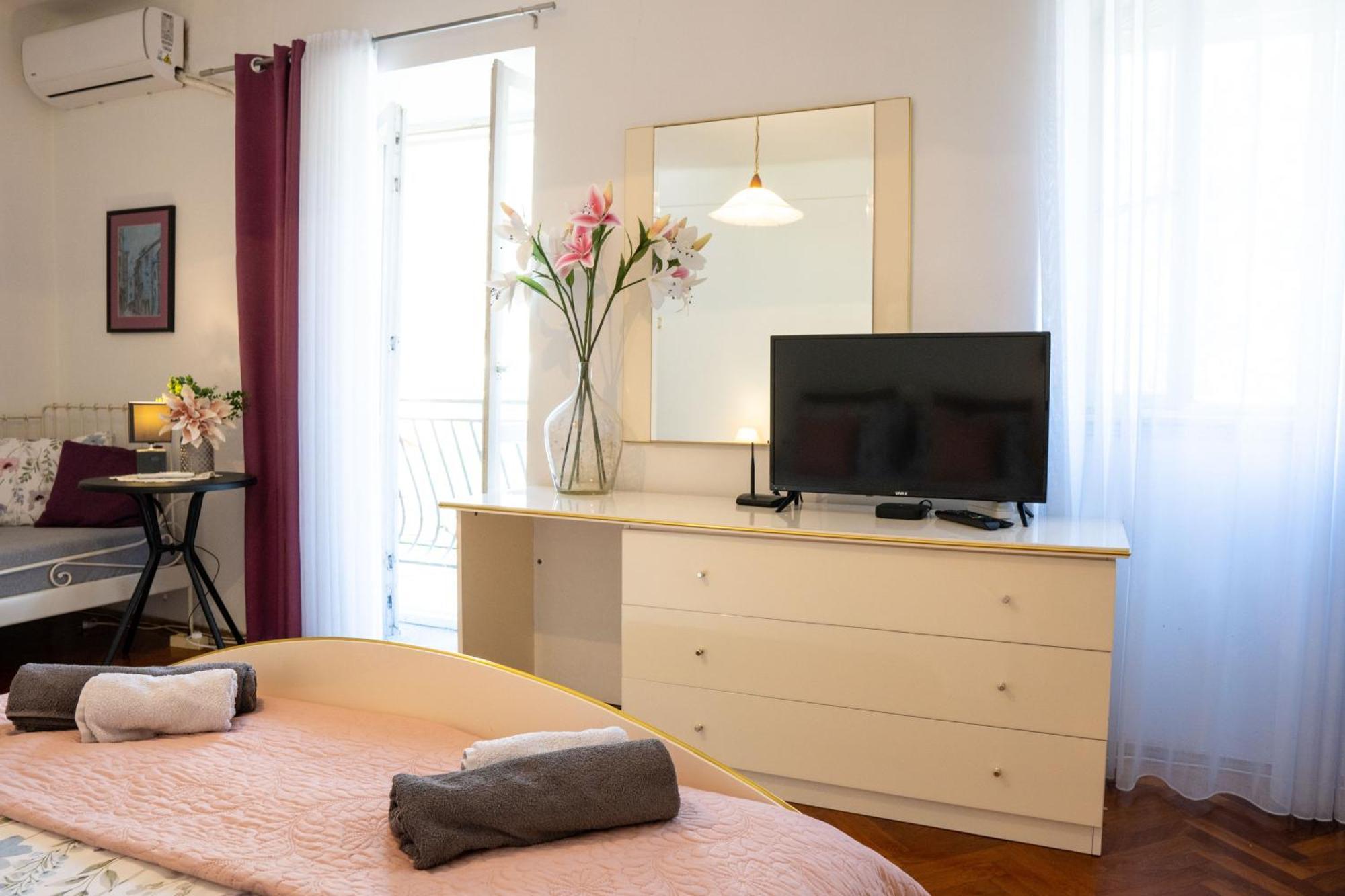M&B Apartment โกตอร์ ภายนอก รูปภาพ