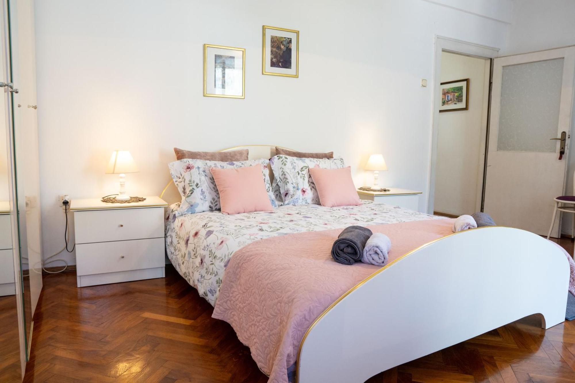 M&B Apartment โกตอร์ ภายนอก รูปภาพ