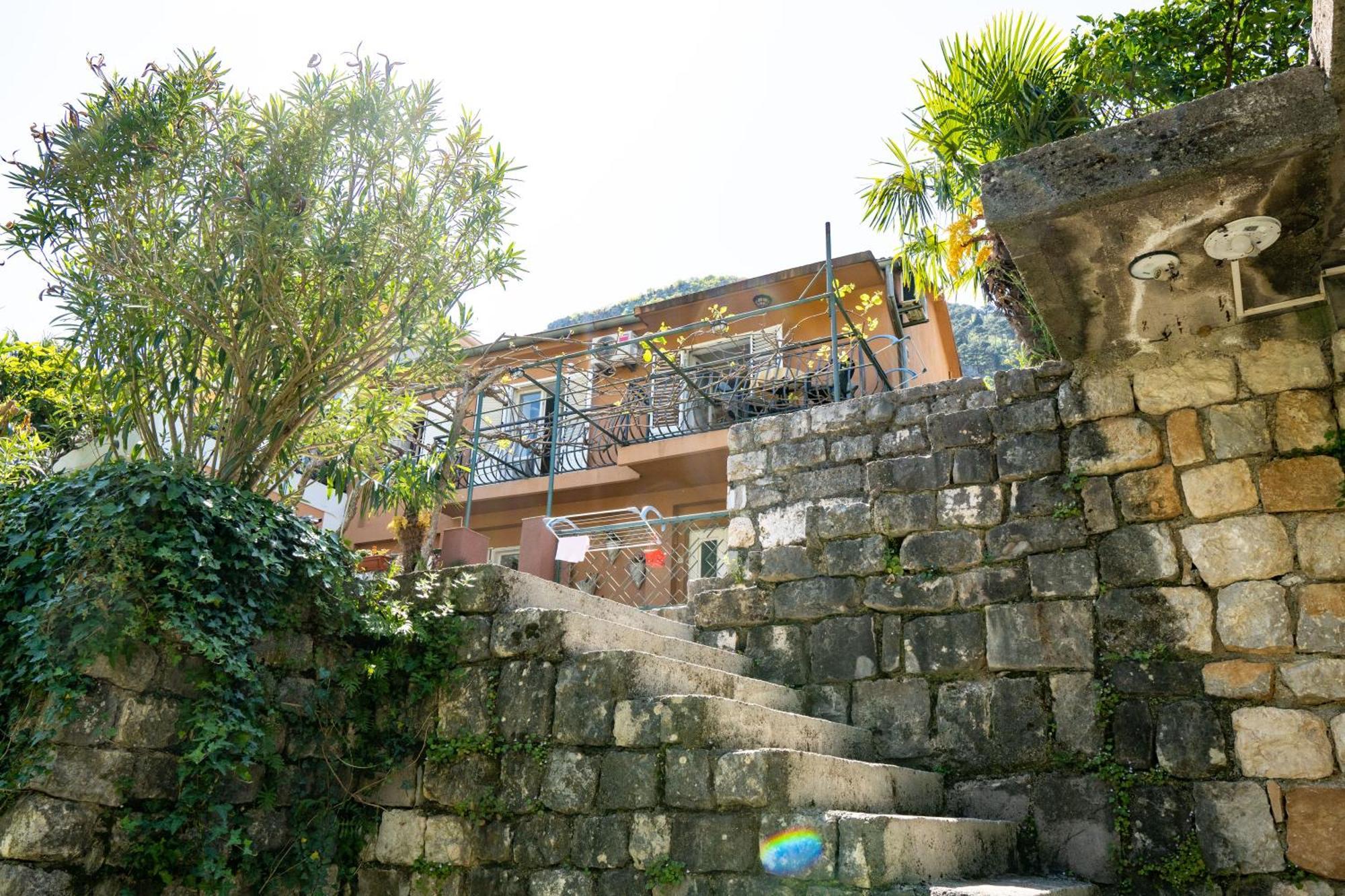 M&B Apartment โกตอร์ ภายนอก รูปภาพ